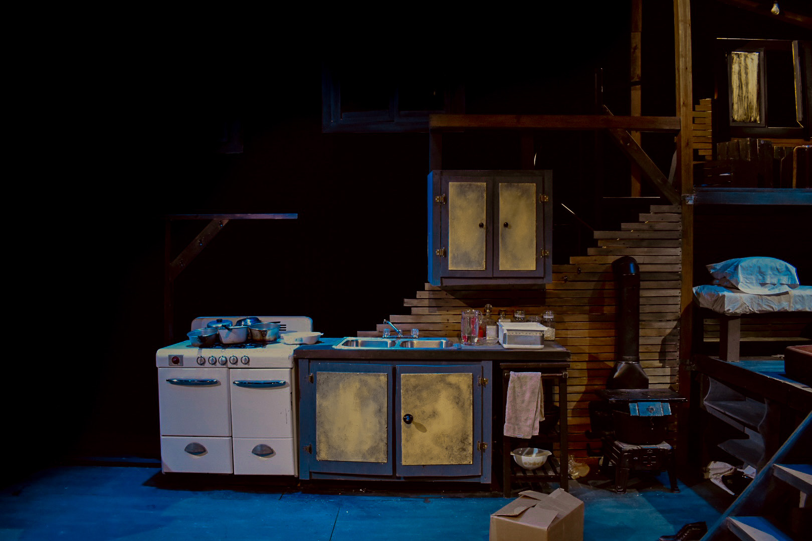 Kitchen detail — stove, sink and stacked slatting