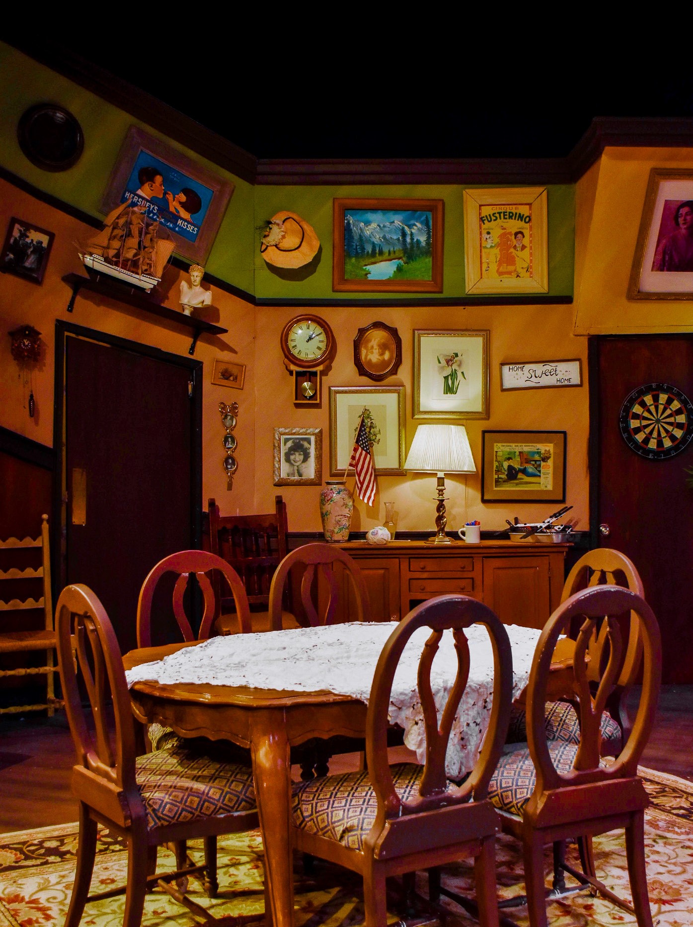 Slanted walls, adorned with tortoise shells and quirky clocks, transform the space into its own character, mirroring the playful heart of the Sycamore family.